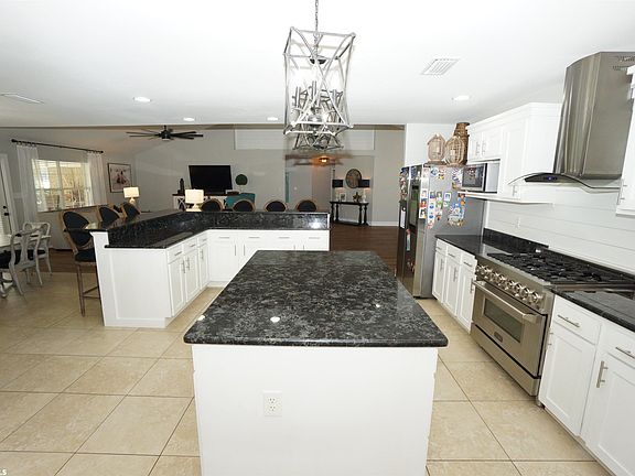 4th image of 1376 W Fairway Dr
