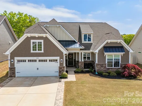 1228 Dali Blvd, Mount Holly, NC 28120