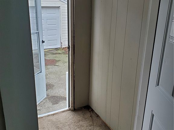 5th image of 21 Manitou St