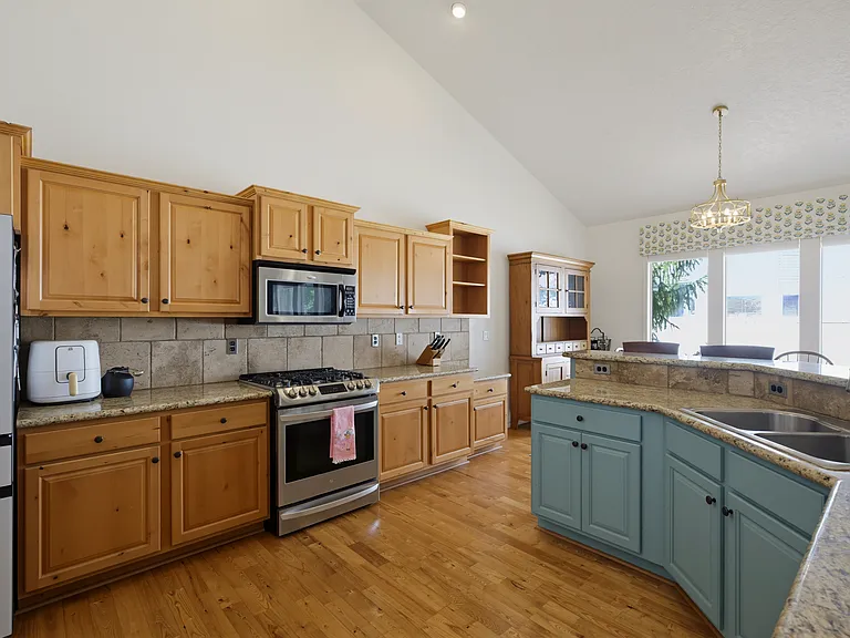 1739 E Pisa St — Photo 6