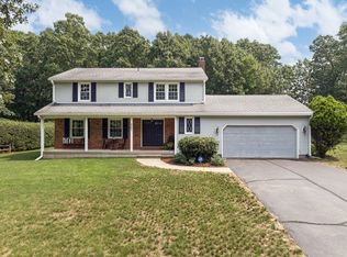 867 Shaker Rd, Longmeadow, MA 01106