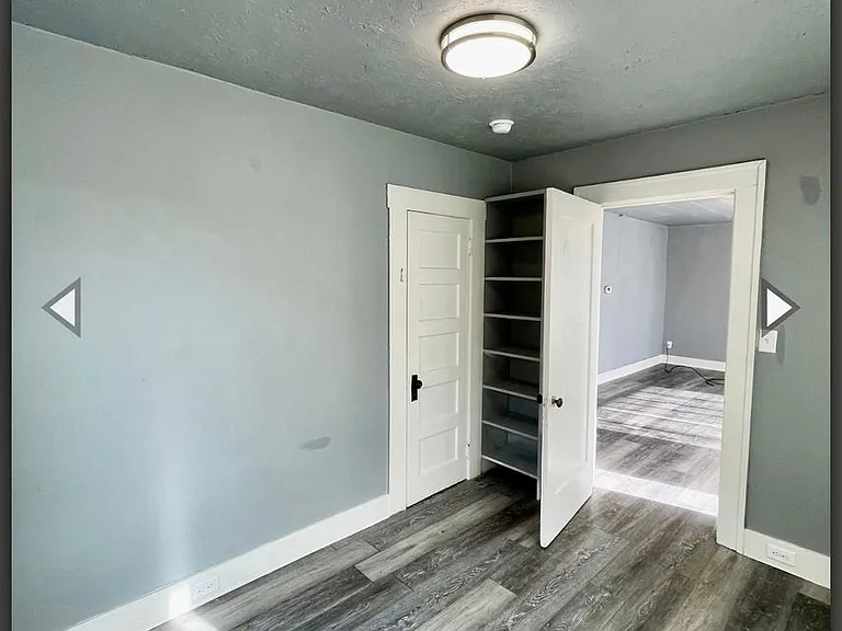 2409 Applegate Ave — Photo 5