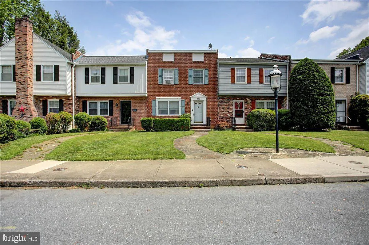 731 Highland Ave photo 1
