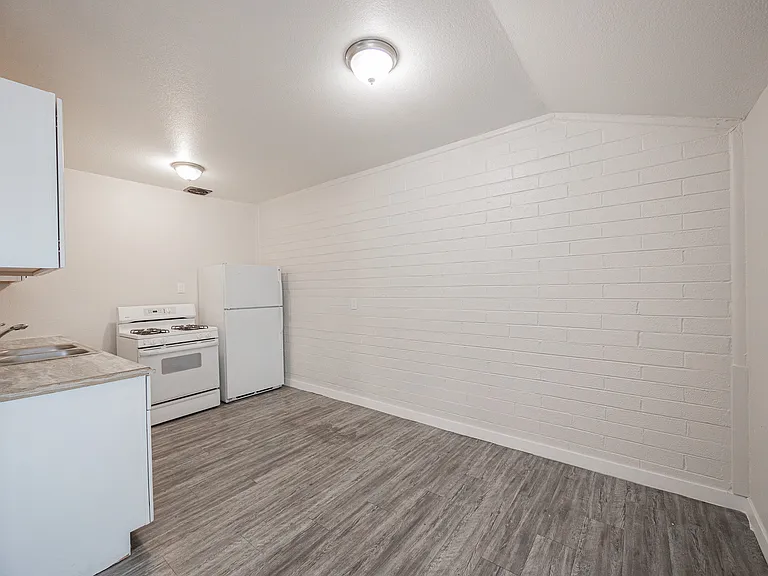 864 E Chandler Blvd, Chandler Az — Photo 6