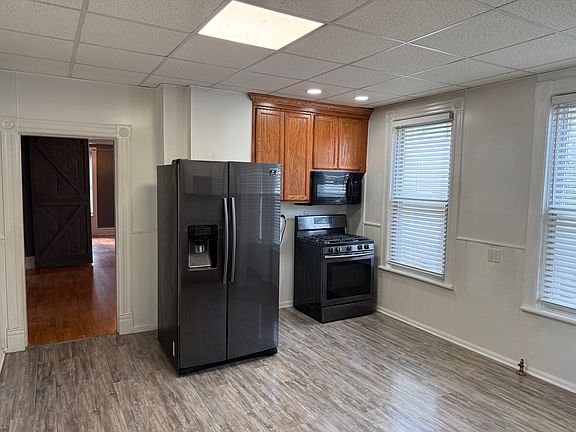 3rd image of 101 Park Ave #1