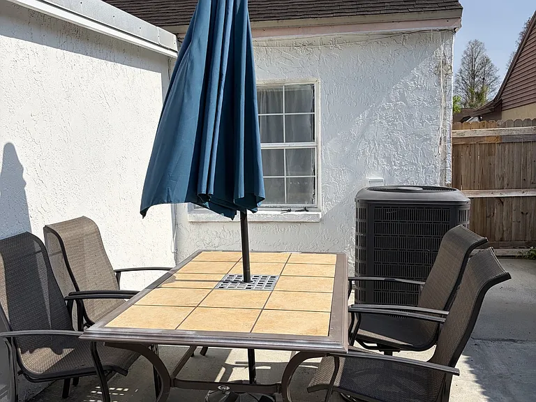 2130 Redleaf Dr — Photo 2