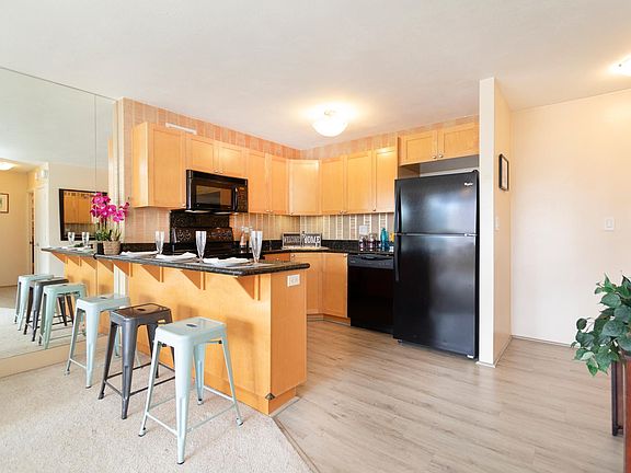 3rd image of 430 Kaiolu St #Penthouse