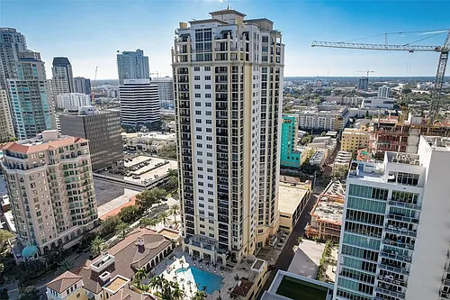 300 Beach Dr NE #305 Photo 1