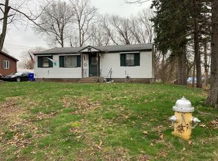 28 Glen Albyn St, Springfield, MA 01104