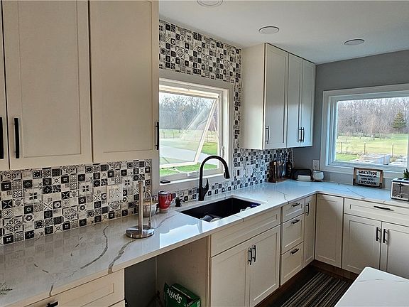 5th image of 3524 Brumbaugh Rd