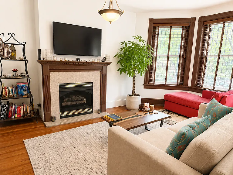 1466 Chapin St NW — Photo 2
