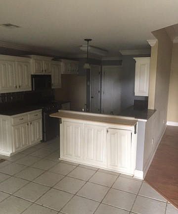 2nd image of 103 Country Garden Ln