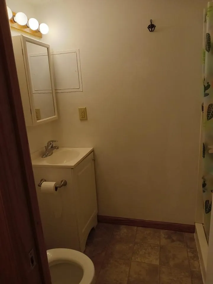 3 bed, 936 sqft, $1,900 — Photo 3