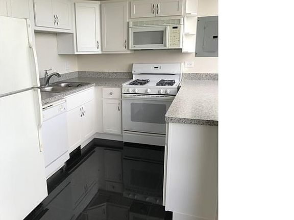 4th image of 6701 S Crandon Ave APT 8A