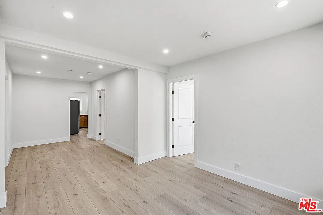 2 bed, 1.0 bath, 950 sqft, $2,595 — Photo 2