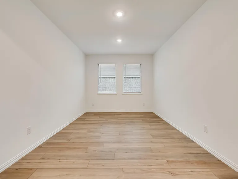 917 Dustwood Dr — Photo 10
