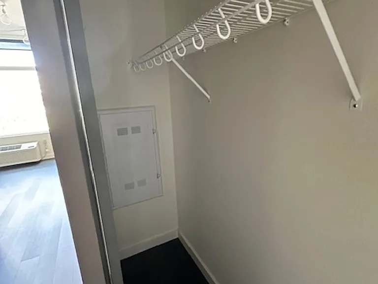 Ferry Street Manor — Photo 17