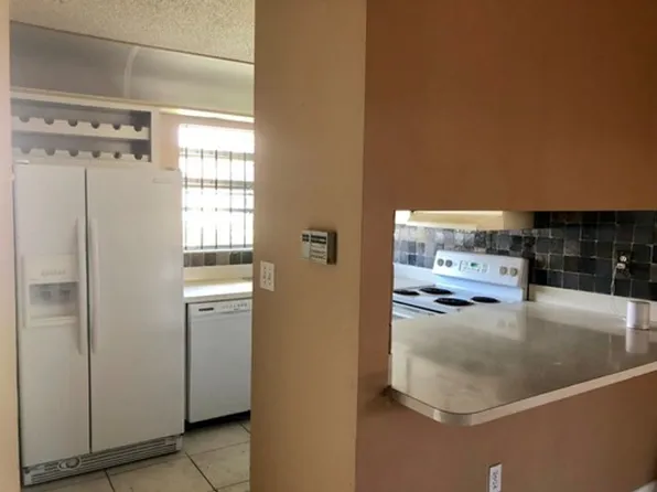 809 NE 214th Ln APT 2, Miami, FL 33179
