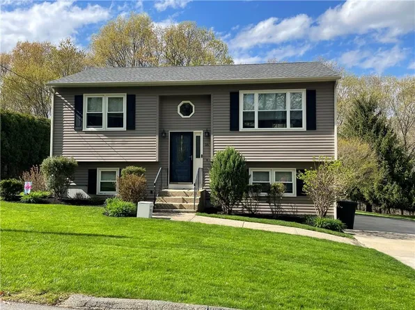16 McKinley St, Johnston, RI 02919
