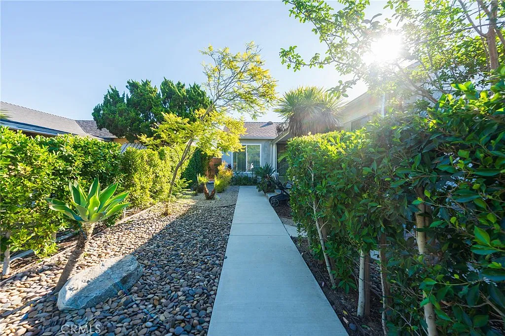 2 bed, 850 sqft, $4,500 — Photo 4
