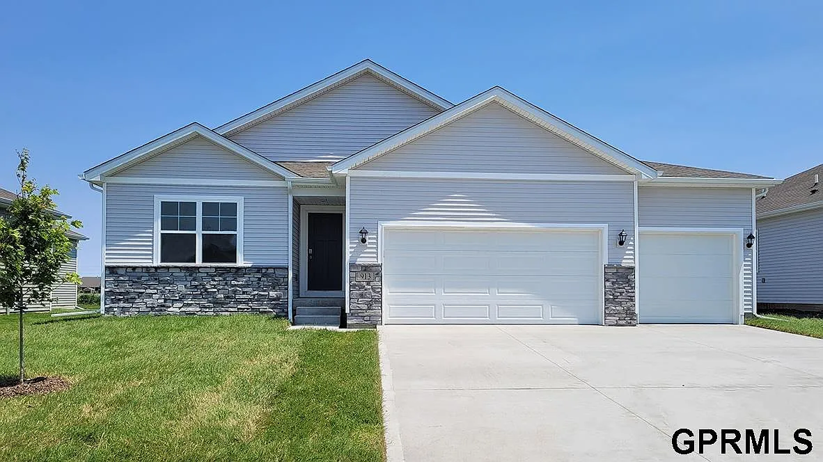 3 bed, 1498 sqft, $2,525 — Photo 1