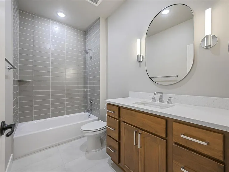 2279 Holy Cross Ct — Photo 10