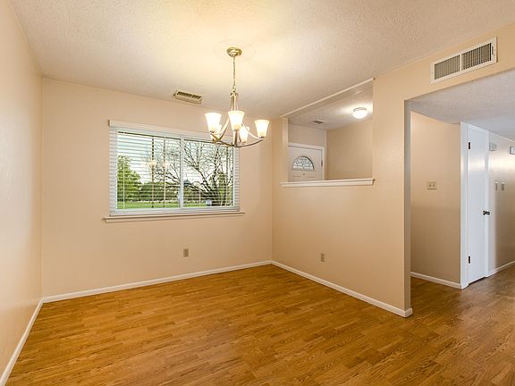 4th image of 7508 Burke St NE