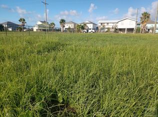 966 Gulfview Dr, Crystal Beach, TX 77650