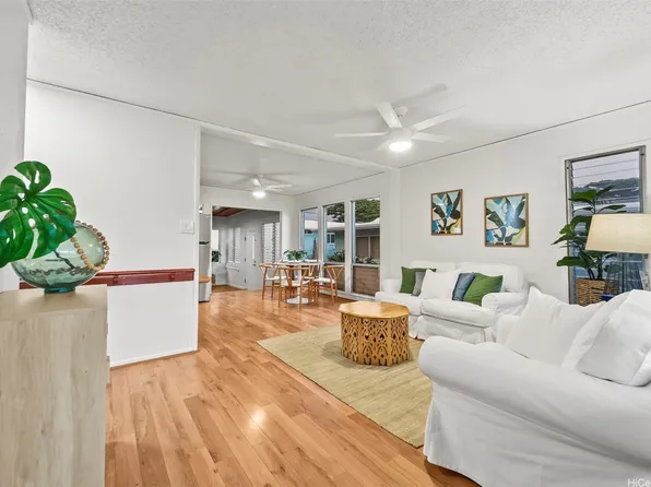 98-555 Hoohulili St, Pearl City, HI 96782