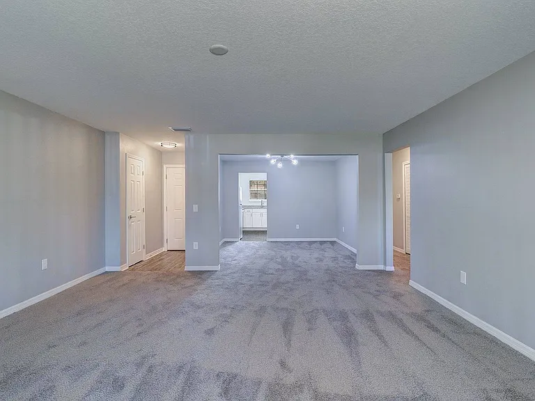 2x2L Diamond Living Area