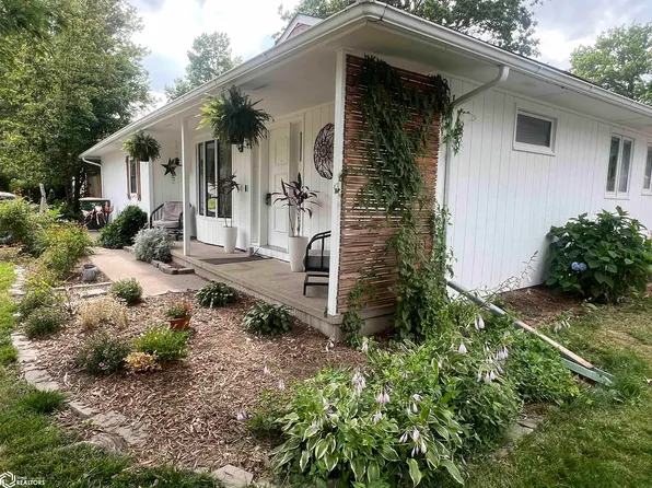 809 Grand Park Dr, Fairfield, IA 52556