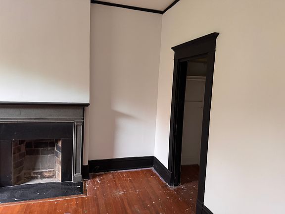 2nd image of 1013 W Franklin St #1