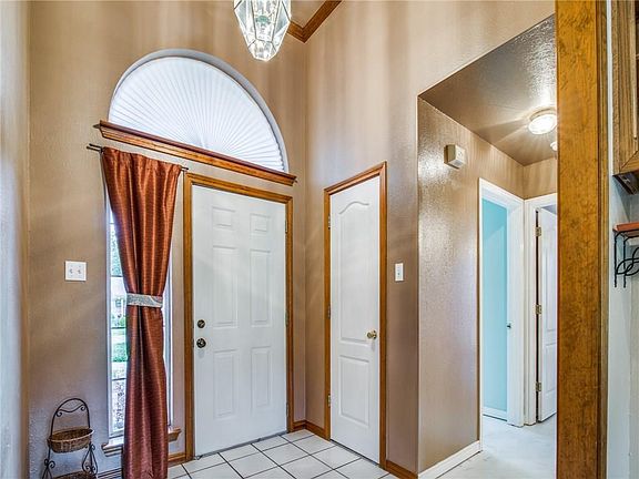 3rd image of 212 Haughton St
