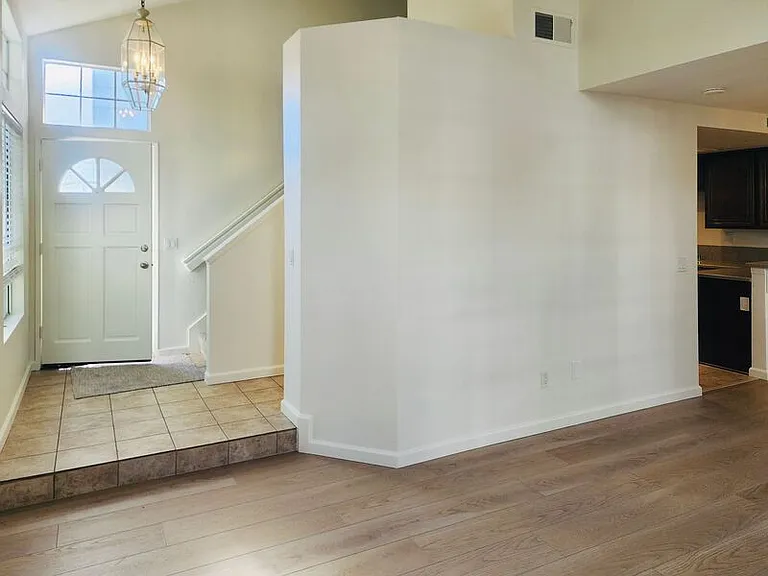 2275 Hawthorne Pl — Photo 4