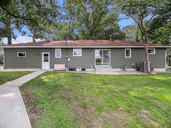 2nd image of 28769 Oakwood Pl