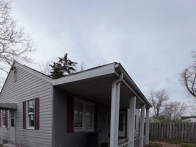 731 Conard Ct — Photo 4