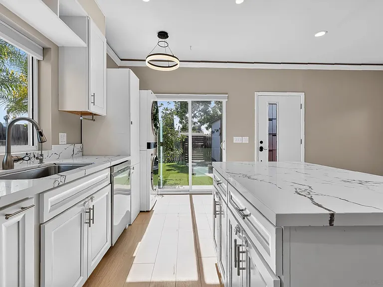 7105 Hoffman Ave #A — Photo 4