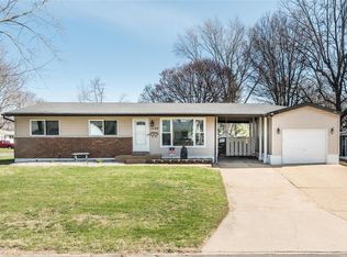 1135 Manresa Ln, Florissant, MO 63031