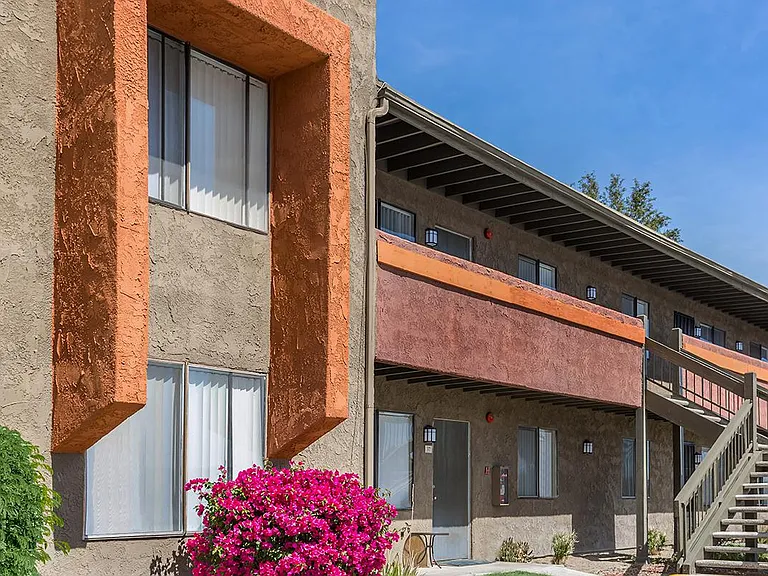 La Ventana Apartments — Photo 34