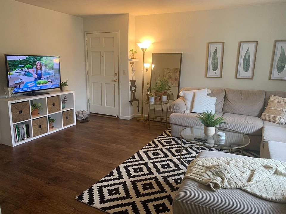 1st image of 2240 Garnet Ave #4