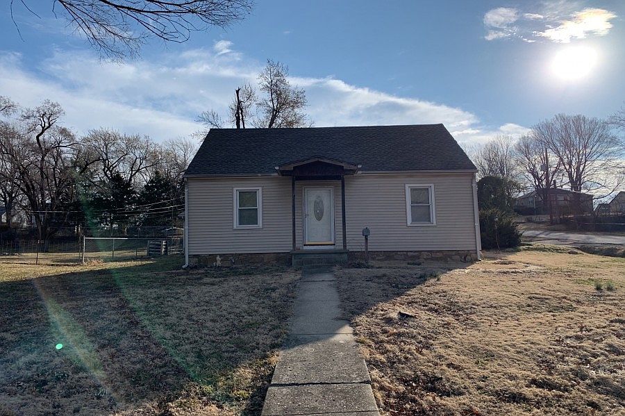 1st image of 2847 S 9th St
