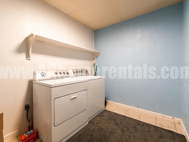 600 S Davis St — Photo 16