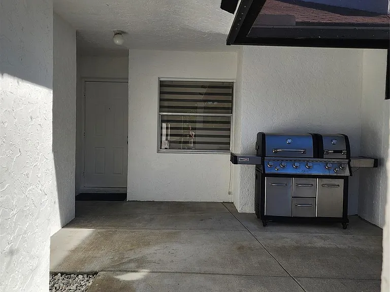 9020 NW 60th St — Photo 3