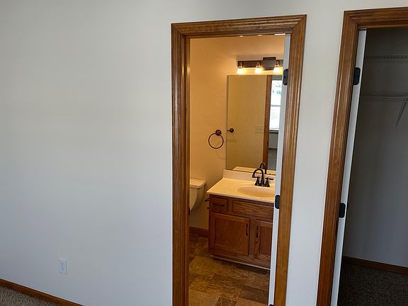 5th image of 14910 Kelly Dr