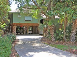 319 W Indian Ave, Folly Beach, SC 29439