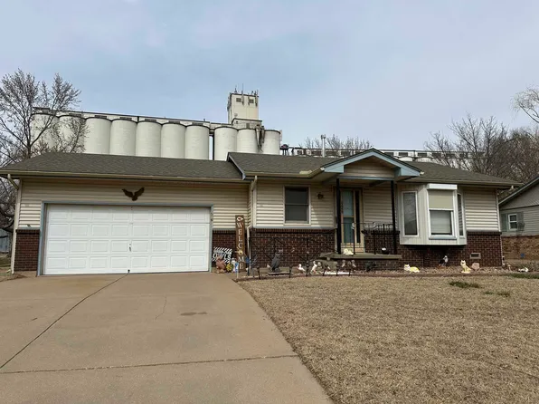 526 W Avenue D Ct, Garden Plain, KS 67050