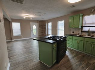 642 5th St #642, Dickinson, TX 77539