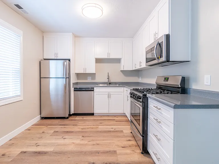 2620 Regent — Photo 3