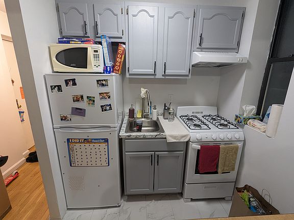 3rd image of 311 W 95th St APT 1BN
