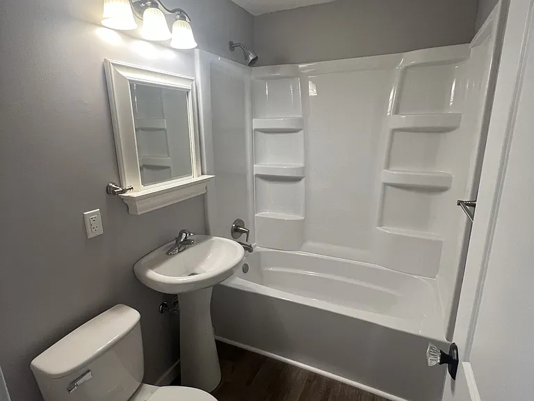 74 Birch Ave S #5 — Photo 6